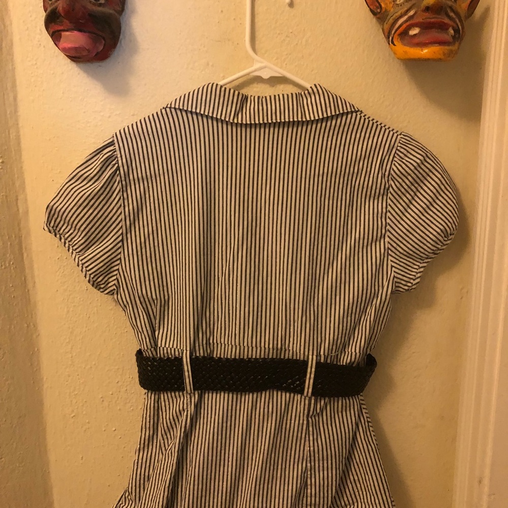 Pin stripe top - Picture 2 of 2
